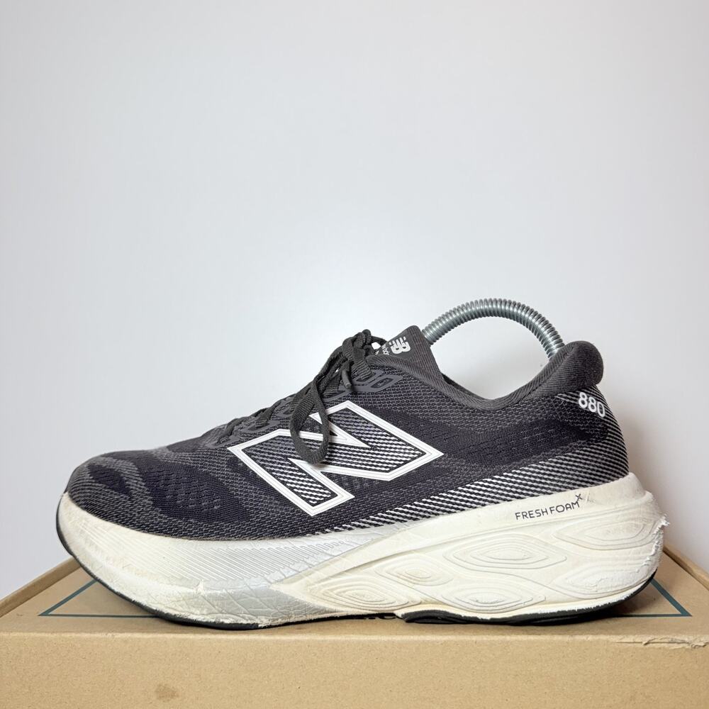 New Balance Fresh Foam X 880 Women's US Size 8.5 v14 Black White Running Shoes